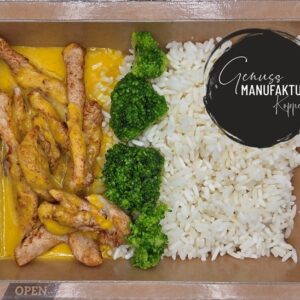 Hähnchengeschnetzeltes mit Mango-Kokos-Currysoße, Brokkoli & Reis TK