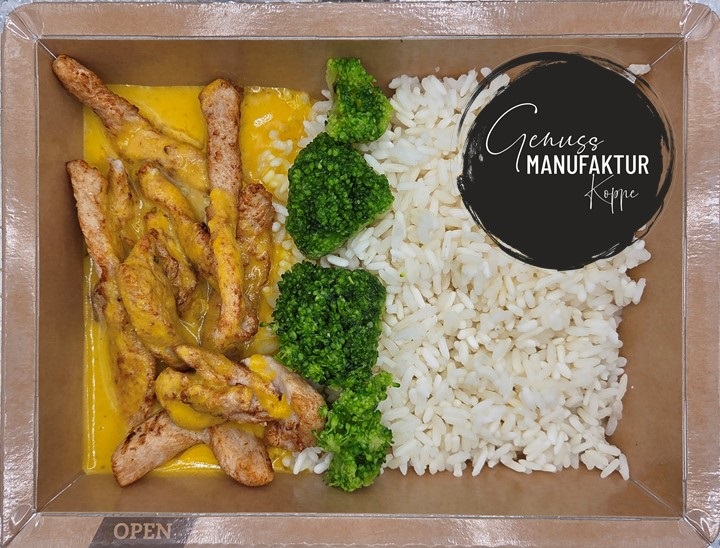 Hähnchengeschnetzeltes mit Mango-Kokos-Currysoße, Brokkoli & Reis TK